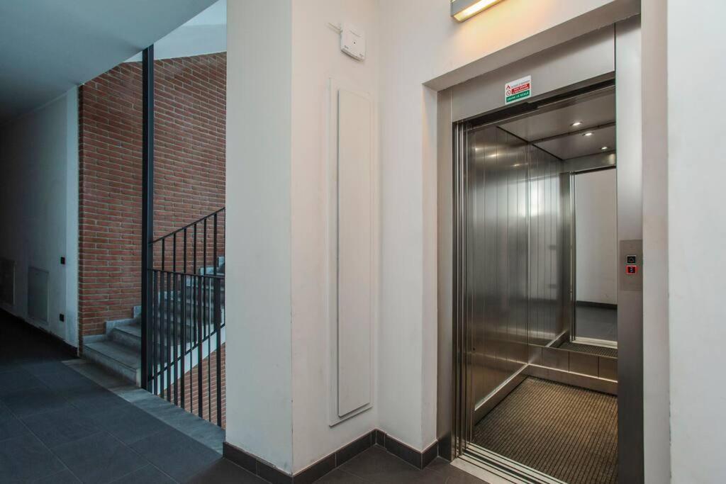 Appartement Stazione - Nuovo E Moderno Appartamento. Milan